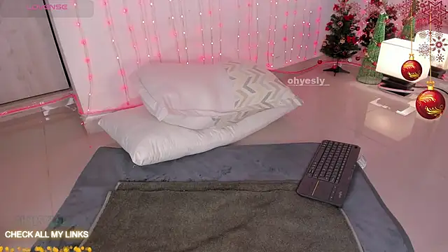 ohyesly  online show from 12/03/25, 10:03