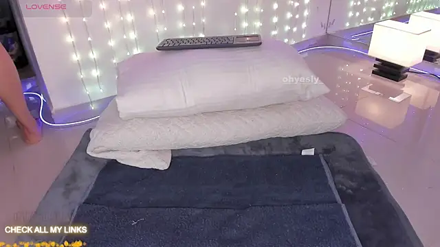 ohyesly  online show from 11/20/25, 10:05