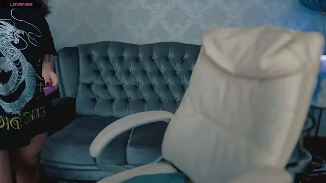 Daphne Moss online show from 12/14/25, 02:22