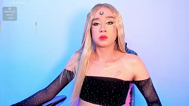 Chris boy  online show from 10/30/25, 04:33