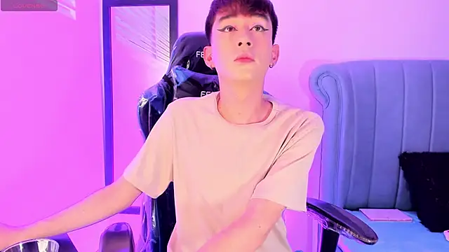 Chris boy  online show from 04/02/26, 07:37