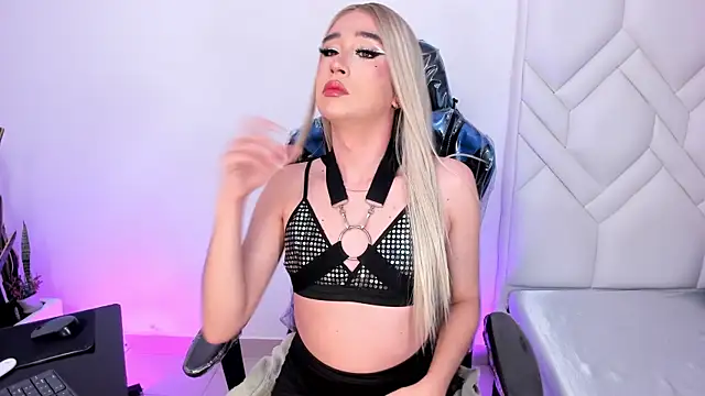 Chris boy  online show from 12/19/25, 08:06