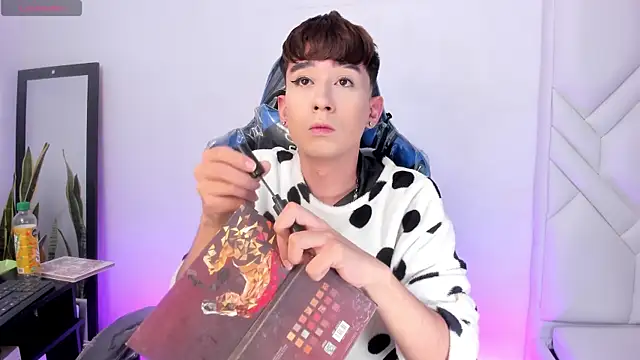 Chris boy  online show from 01/06/26, 08:29