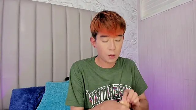 Snapshot of Chris_boy_ chatting on 06/19/26, 01:50 Chris boy online show from 06/19/26, 01:50