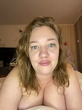 Snapshot of BBWOOW chatting on 01/04/25, 04:44 BBWOOW online show from 01/04/25, 04:44