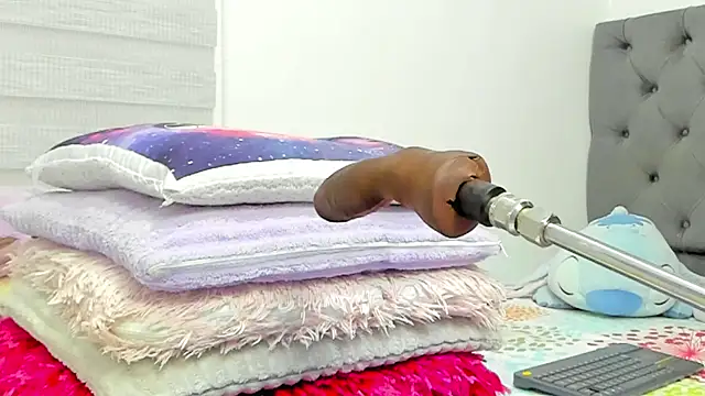 Snapshot of Elizabeth_18_ chatting on 06/27/26, 03:01 Elizabeth 18 online show from 06/27/26, 03:01