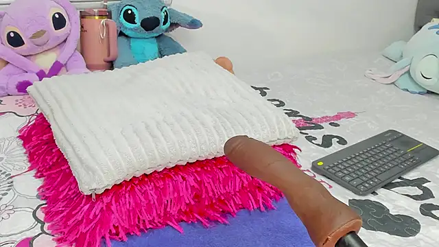 Elizabeth 18  online show from 11/17/25, 02:59