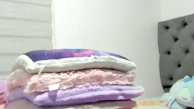 Elizabeth 18  online show from 03/31/26, 03:30