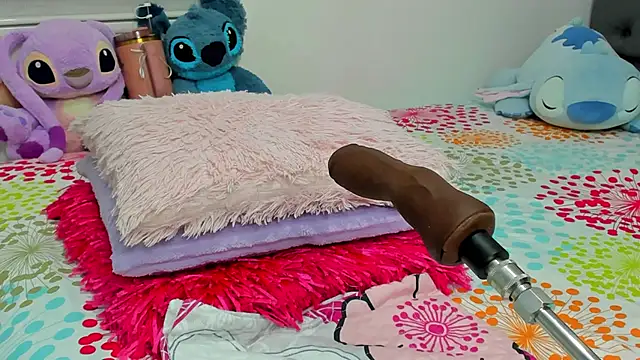 Elizabeth 18  online show from 11/30/25, 03:07