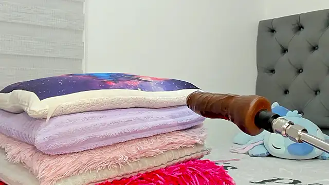 Elizabeth 18  online show from 03/11/26, 03:22