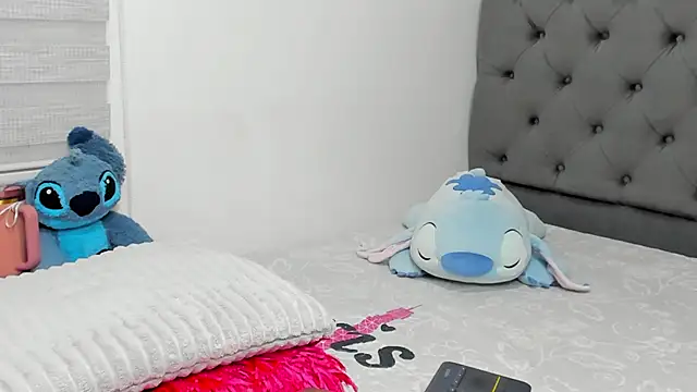 Elizabeth 18  online show from 11/23/25, 03:05