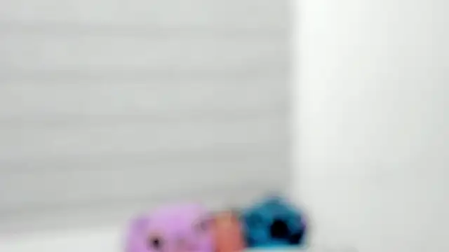 Elizabeth 18  online show from 12/18/25, 03:11