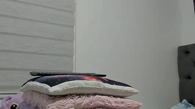 Elizabeth 18  online show from 03/28/26, 03:40