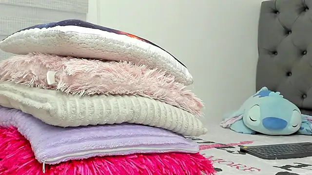 Elizabeth 18  online show from 02/10/26, 03:38