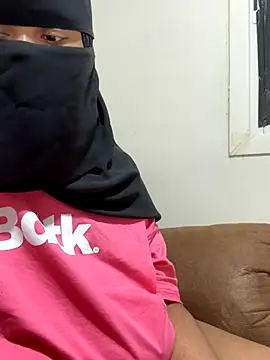 Snapshot of Submissive_Arab chatting on 10/06/25, 05:24 Submissive Arab online show from 10/06/25, 05:24