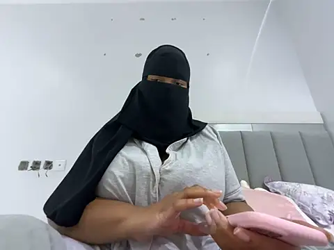 Snapshot of Submissive_Arab chatting on 02/07/25, 11:13 Submissive Arab online show from 02/07/25, 11:13