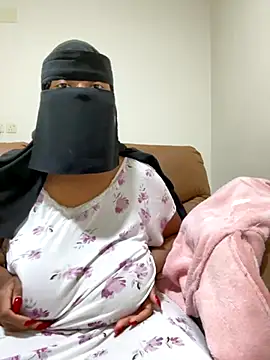 Snapshot of Submissive_Arab chatting on 10/10/25, 12:28 Submissive Arab online show from 10/10/25, 12:28