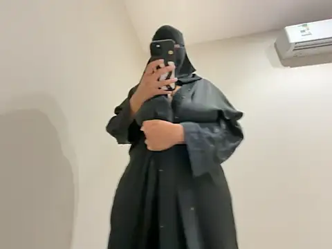 Submissive Arab online show from 11/10/25, 01:49