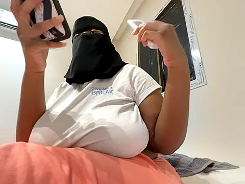 Submissive Arab online show from 11/25/25, 01:28