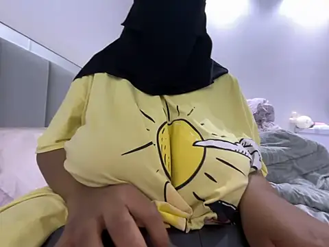 Snapshot of Submissive_Arab chatting on 02/22/25, 10:42 Submissive Arab online show from 02/22/25, 10:42