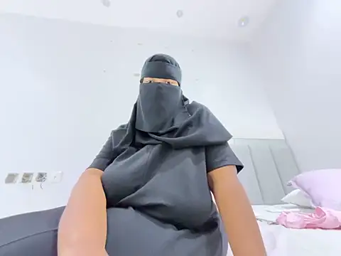 Snapshot of Submissive_Arab chatting on 02/12/25, 11:09 Submissive Arab online show from 02/12/25, 11:09