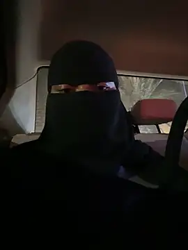 Snapshot of Submissive_Arab chatting on 02/15/25, 08:23 Submissive Arab online show from 02/15/25, 08:23