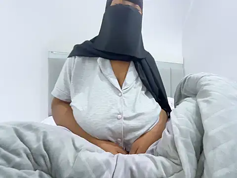 Snapshot of Submissive_Arab chatting on 02/07/25, 08:10 Submissive Arab online show from 02/07/25, 08:10