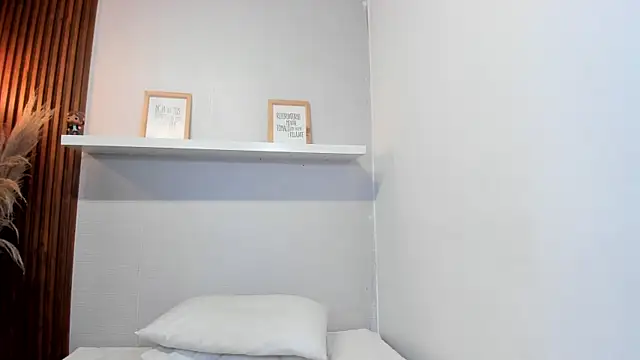 LANA-JONNES online show from 11/07/25, 09:52