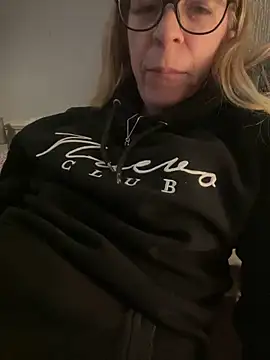 Snapshot of jayjencam chatting on 02/15/26, 07:46 jayjencam online show from 02/15/26, 07:46