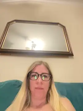 Snapshot of jayjencam chatting on 09/24/25, 07:53 jayjencam online show from 09/24/25, 07:53