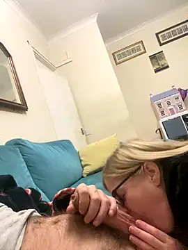 Snapshot of jayjencam chatting on 10/25/25, 08:31 jayjencam online show from 10/25/25, 08:31