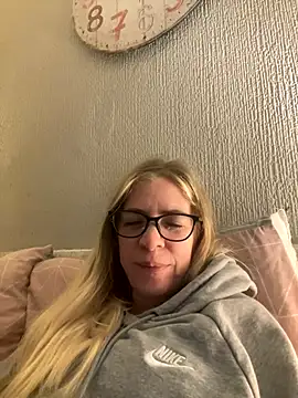 Snapshot of jayjencam chatting on 10/06/25, 09:04 jayjencam online show from 10/06/25, 09:04