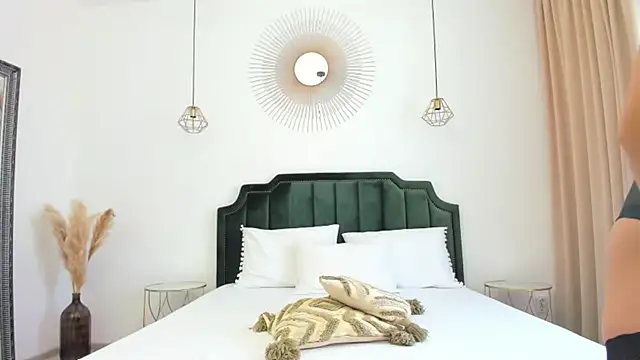 xLorenna online show from 10/30/25, 08:34