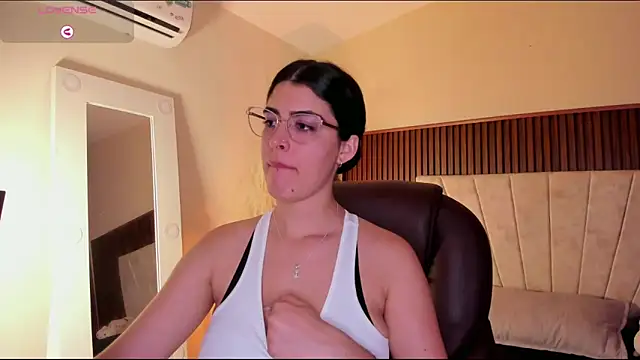 Snapshot of _Niah_ chatting on 09/25/25, 08:37 Niah online show from 09/25/25, 08:37