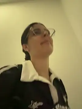 Snapshot of _Niah_ chatting on 01/06/26, 08:35 Niah online show from 01/06/26, 08:35