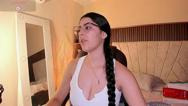 Snapshot of _Niah_ chatting on 12/02/25, 07:48 Niah online show from 12/02/25, 07:48