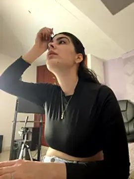 Snapshot of _Niah_ chatting on 01/07/26, 08:25 Niah online show from 01/07/26, 08:25