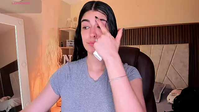 Snapshot of _Niah_ chatting on 09/11/25, 08:31 Niah online show from 09/11/25, 08:31