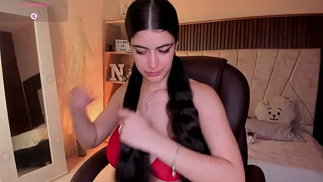 Snapshot of _Niah_ chatting on 11/06/25, 08:24 Niah online show from 11/06/25, 08:24