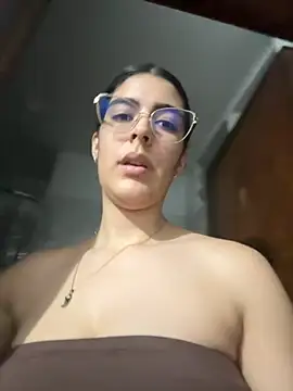 Snapshot of _Niah_ chatting on 11/30/25, 01:39 Niah online show from 11/30/25, 01:39