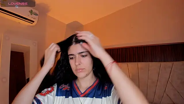 Snapshot of _Niah_ chatting on 02/08/26, 09:23 Niah online show from 02/08/26, 09:23