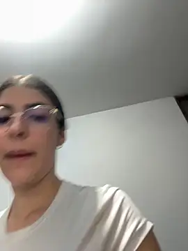 Snapshot of _Niah_ chatting on 11/15/25, 01:09 Niah online show from 11/15/25, 01:09