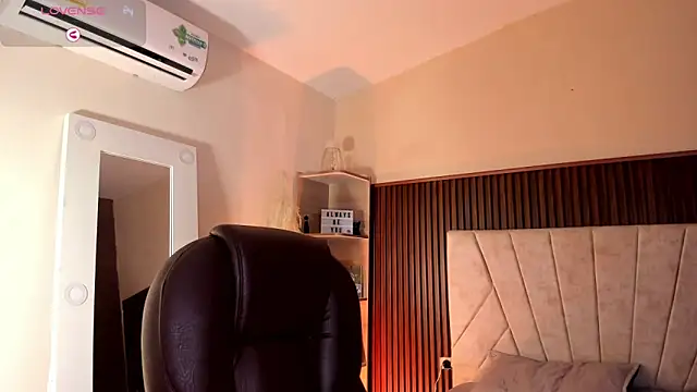 Snapshot of _Niah_ chatting on 09/10/25, 07:57 Niah online show from 09/10/25, 07:57