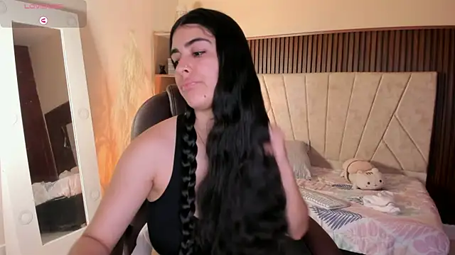 Snapshot of _Niah_ chatting on 11/20/25, 08:20 Niah online show from 11/20/25, 08:20