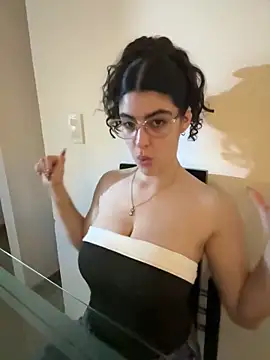 Snapshot of _Niah_ chatting on 12/19/25, 11:18 Niah online show from 12/19/25, 11:18