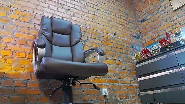 MistressMilana online show from 01/05/26, 05:27