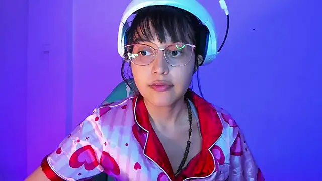 Little Lisy online show from 10/31/25, 04:20