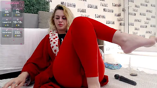 Snapshot of sweetdaiana23 chatting on 03/11/25, 12:44 sweetdaiana23 online show from 03/11/25, 12:44