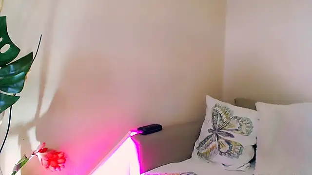 Snapshot of OLIVIA_CANDY chatting on 04/03/26, 05:03 OLIVIA CANDY online show from 04/03/26, 05:03