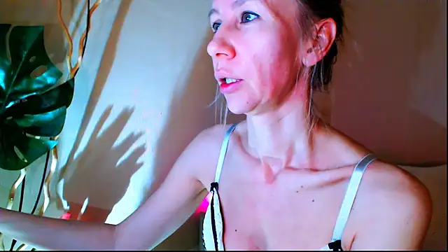 Snapshot of OLIVIA_CANDY chatting on 03/14/25, 04:21 OLIVIA CANDY online show from 03/14/25, 04:21